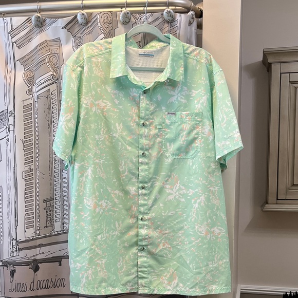 Columbia Mint Green Floral Button Down Shirt - Picture 1 of 2